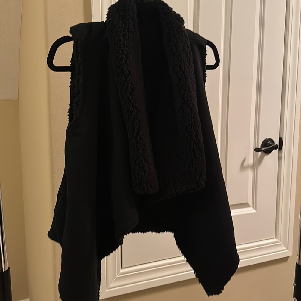 Reversible black fleece vest